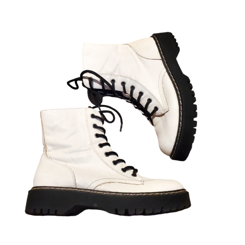 Sincerely jules White Combat boots. Size 8 US. Great condition!